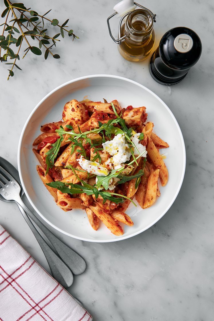 Spicy penne rigate med chili, kyckling och mozzarella