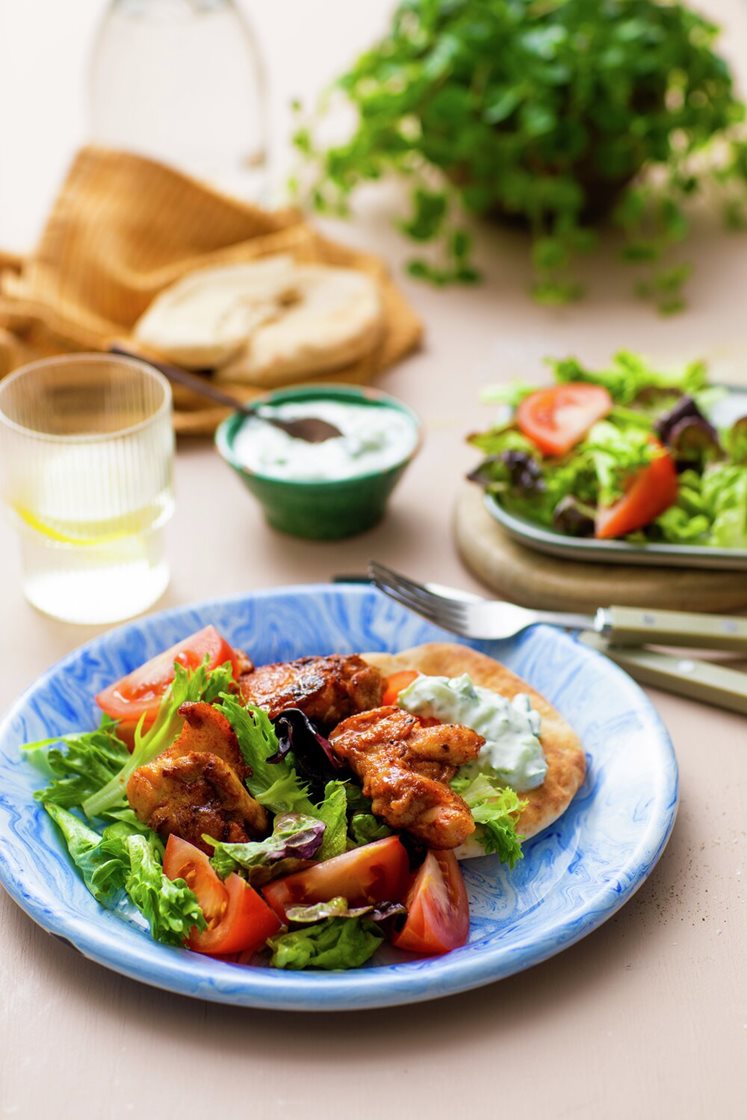 Kyllinggyros med tzatziki og tobladsalat