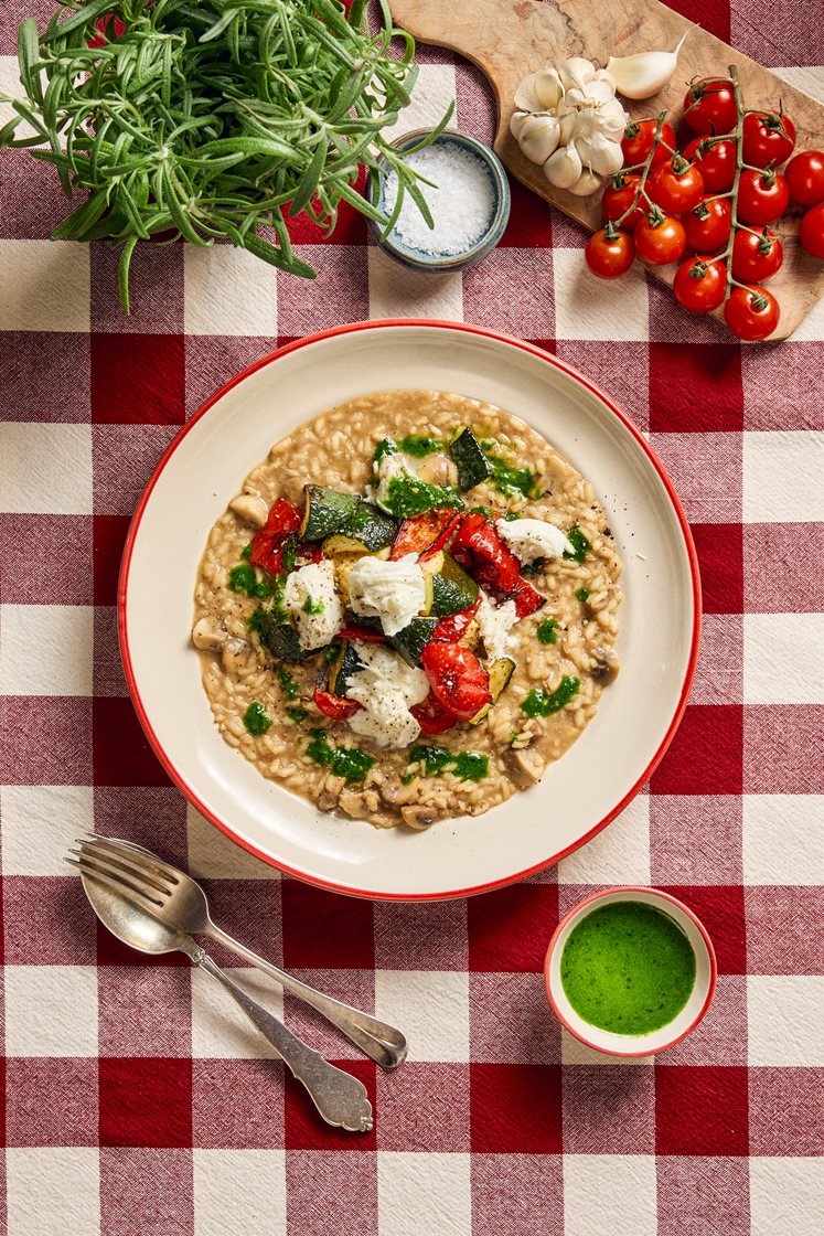 Risotto ai funghi con verdure, mozzarella e olio all'aglio
