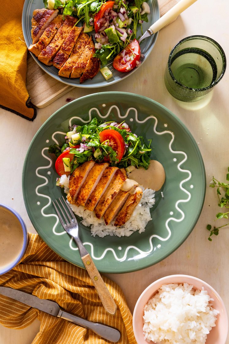 Marinert svinefilet med eple- og ruccolasalat, jasminris og soppsaus