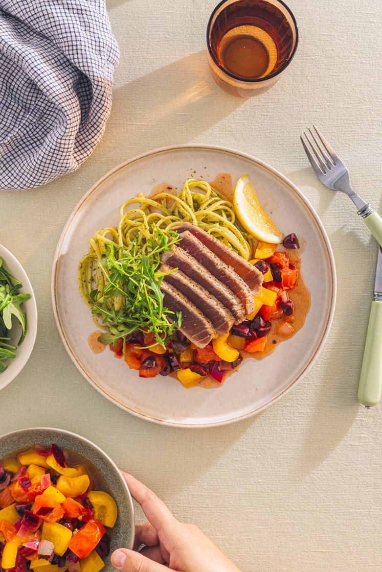 Stekt tunfisk med pasta pesto og salsa di verdure 