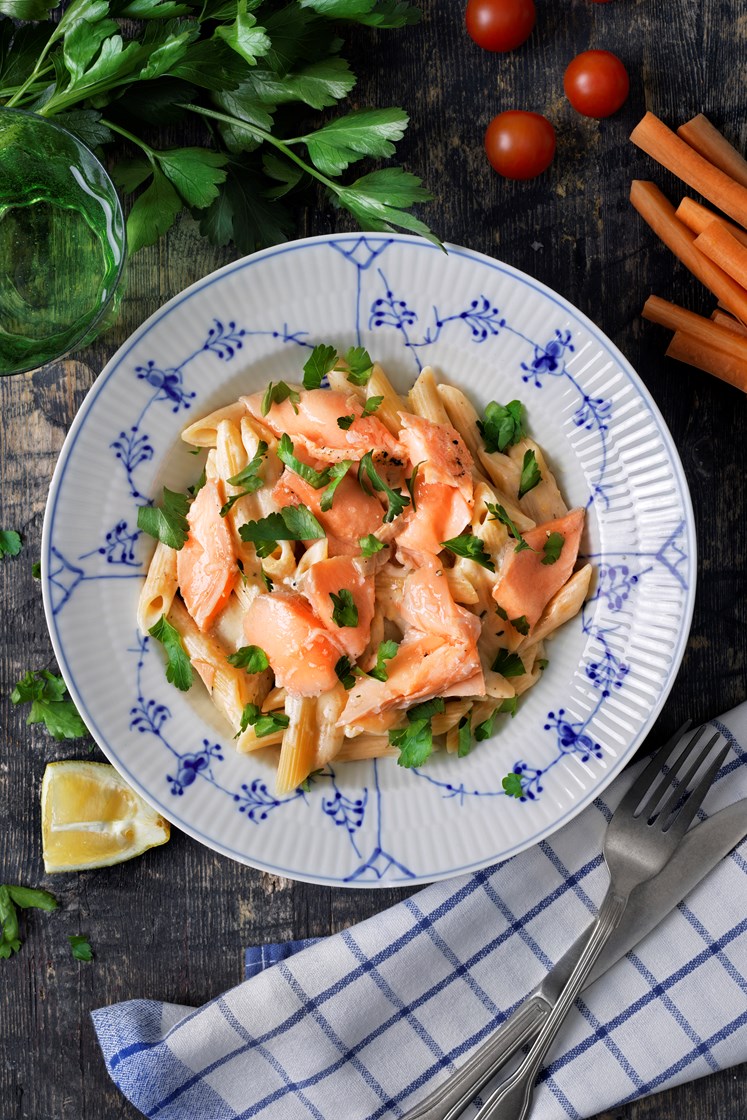 Citronpasta med ugnsbakad lax 