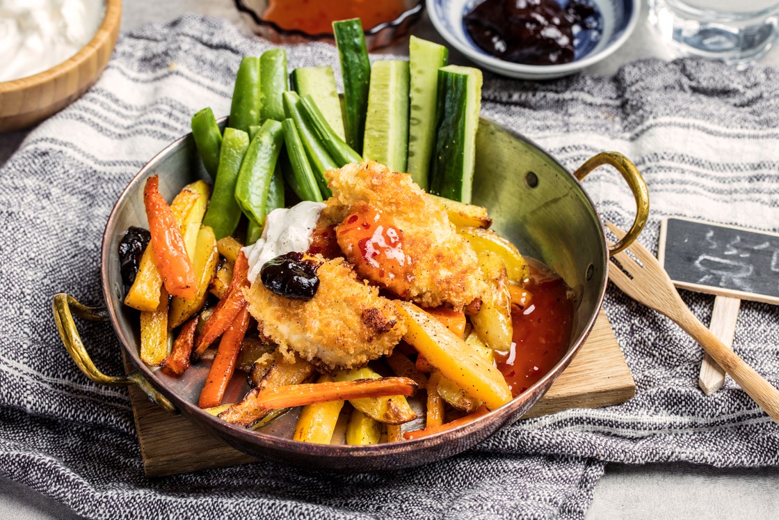 Kyllingnuggets med potet-og rotgrønnsakfries