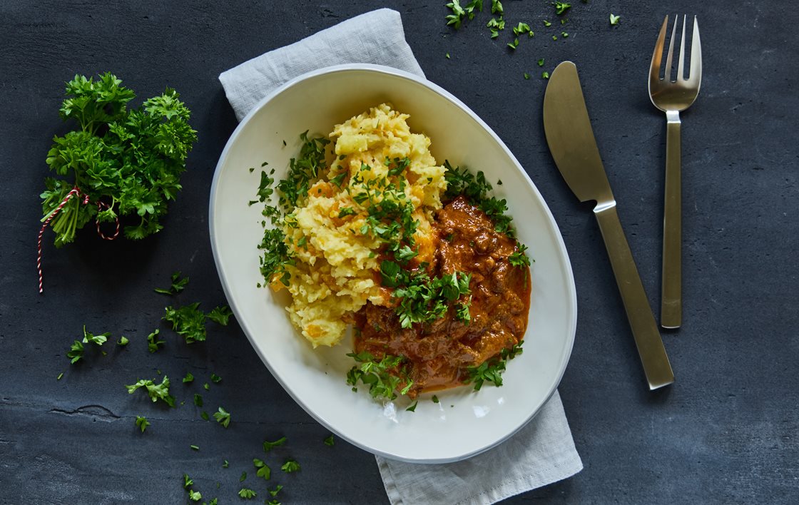 Bøf stroganoff med grov mos