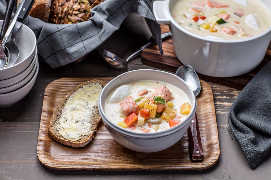 Kokken 4,1 Fiskesuppe med røket laks og grønnsaker 