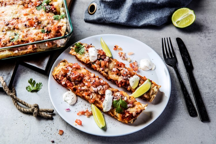 Enchiladas med tomatsalsa og rømme