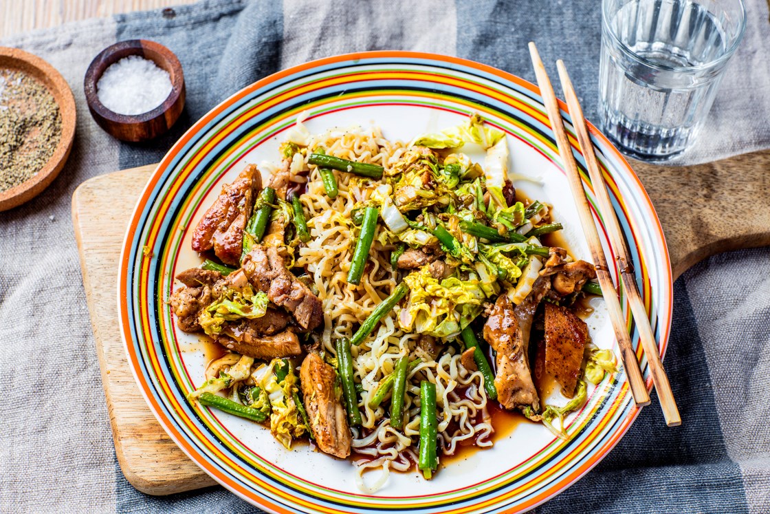 Kyllingwok med hoisinsaus og grønnsaker