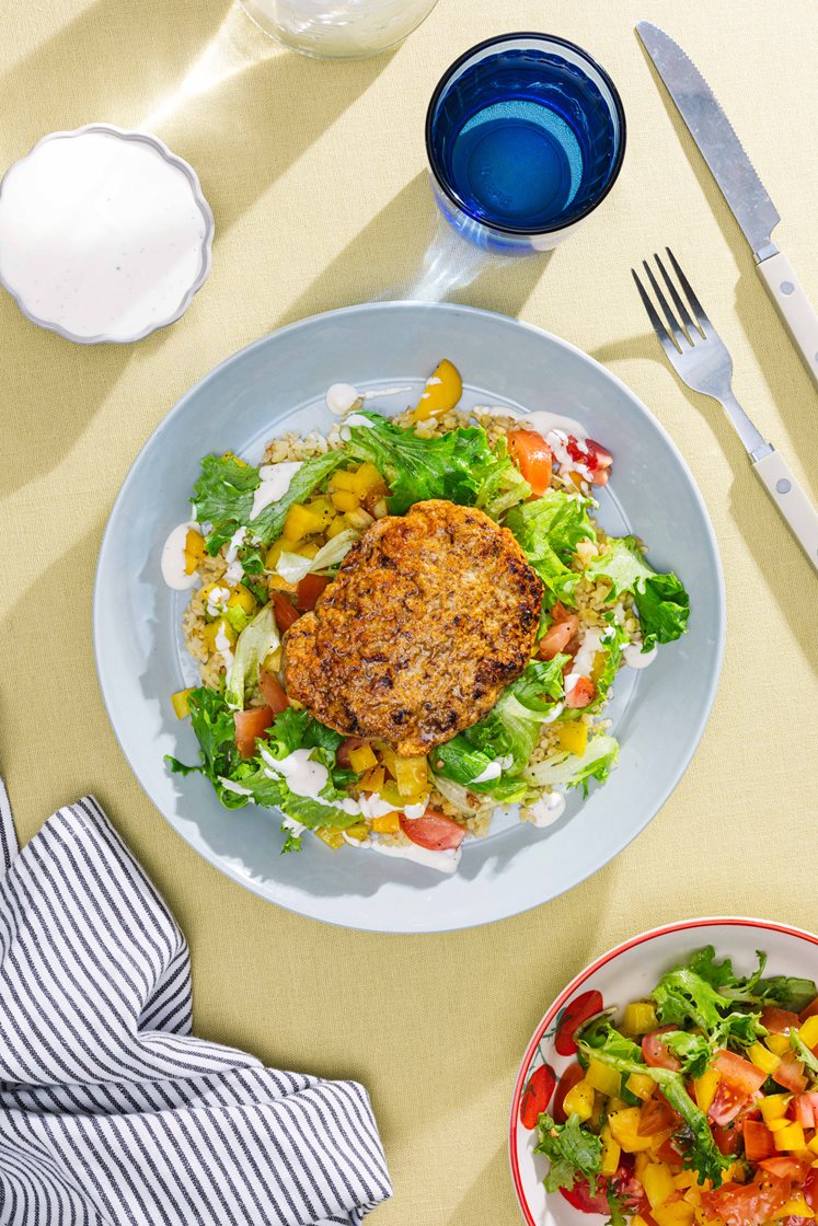 Kyllingkarbonader med hvitløksdressing og bulgur
