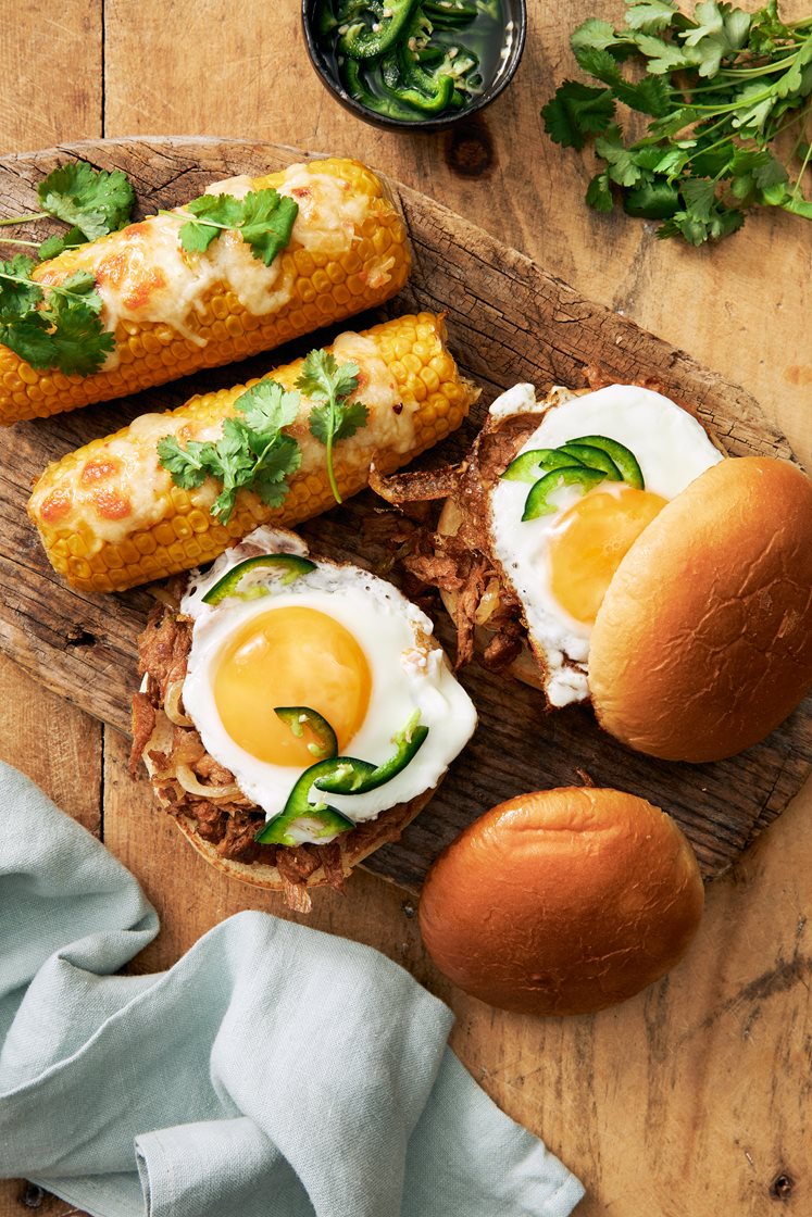 Chilensk Chemilico sandwich med pulled Vegme och ostgratinerad majskolv