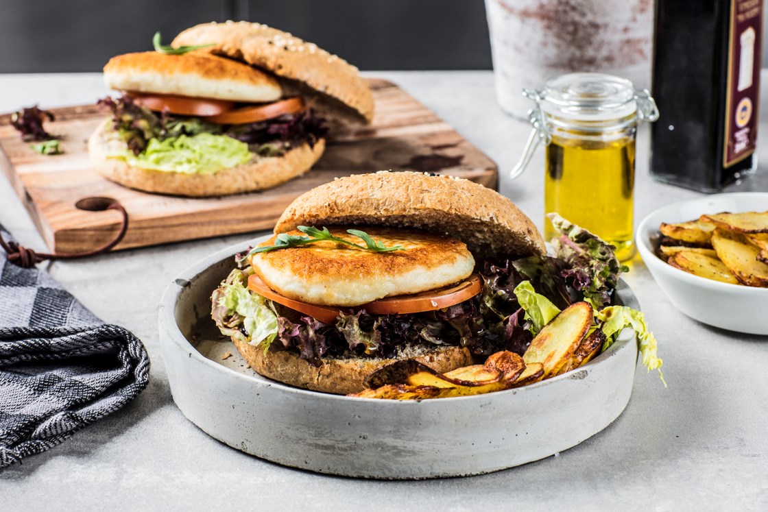 Fiskekakeburgere med potetskiver og aioli