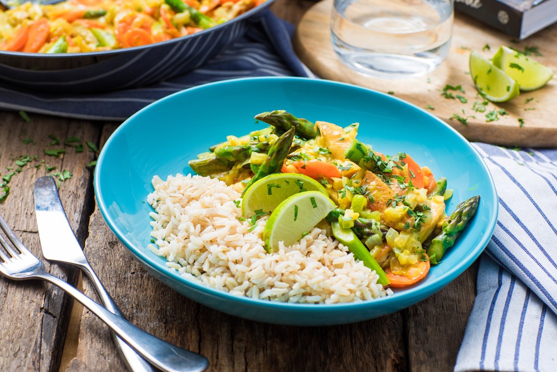 Kyllingwok med asparges og currysaus