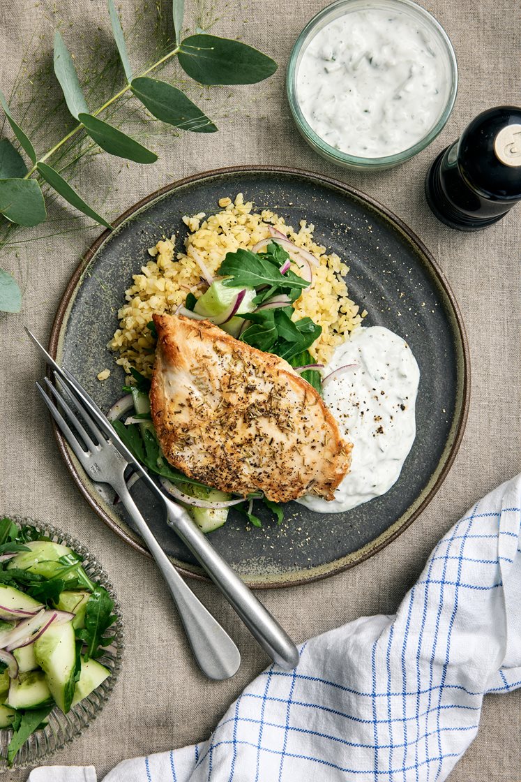 Rosmarinstekt kyckling med tzatziki, bulgur och ruccola