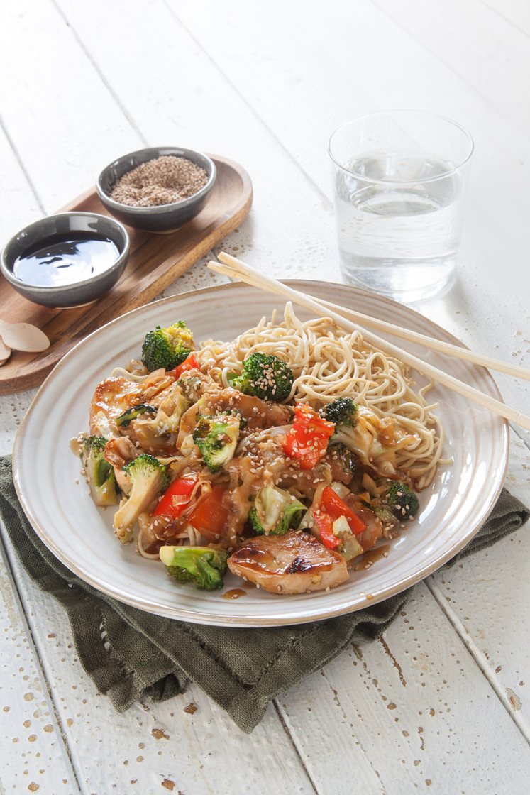 Kycklingwok teriyaki med nudlar