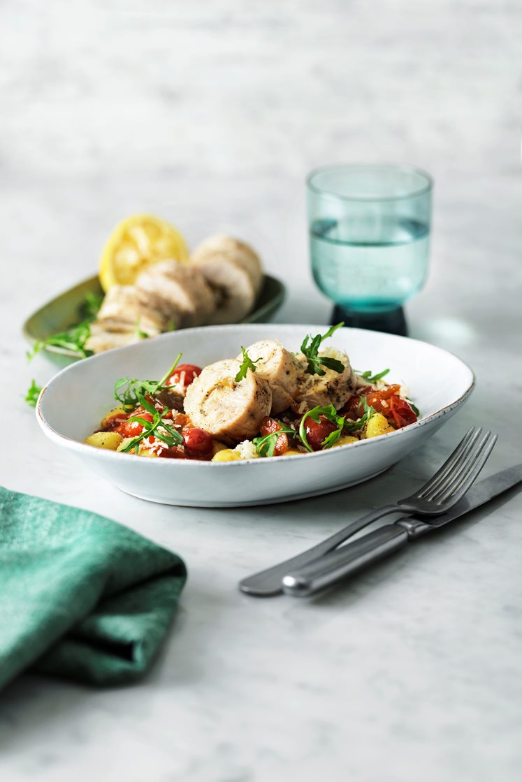 Kycklingrulle med ratatouille, parmesan och salvia