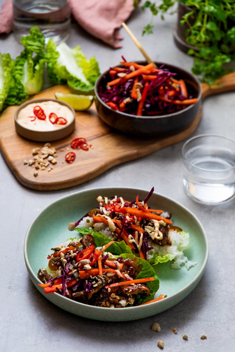 Koreansk bulgogi med storfekjøtt, grønnsaker og chilimajones