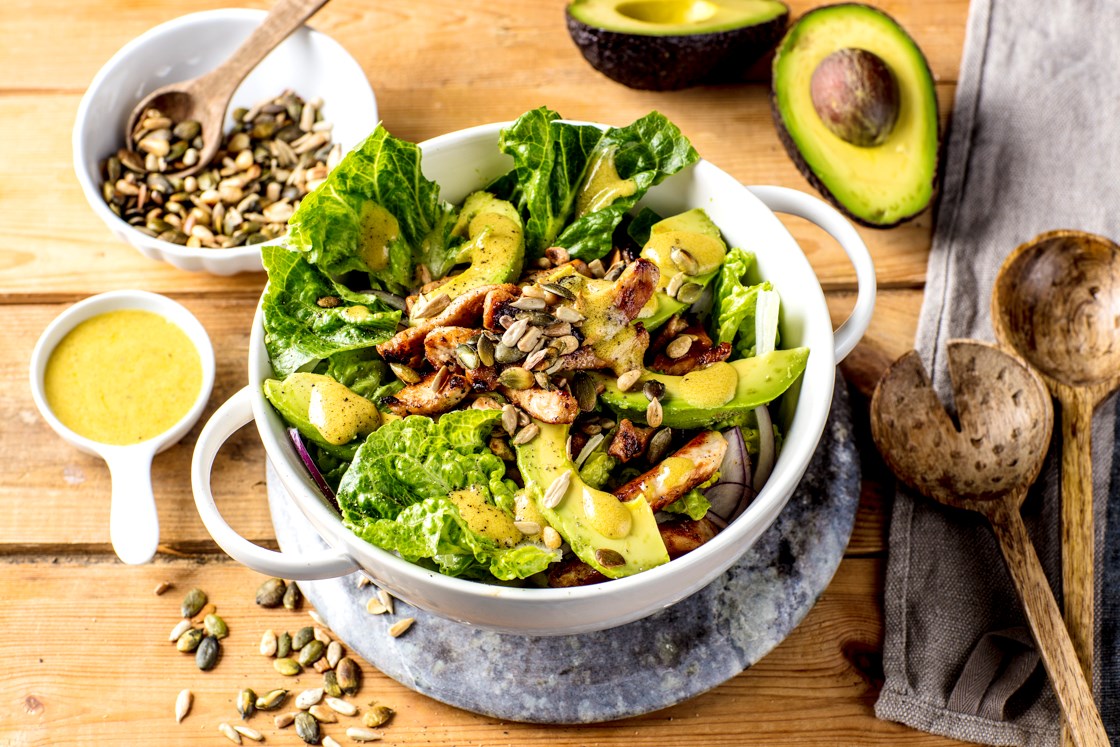 Avokadosalat med strimlet svinekjøtt