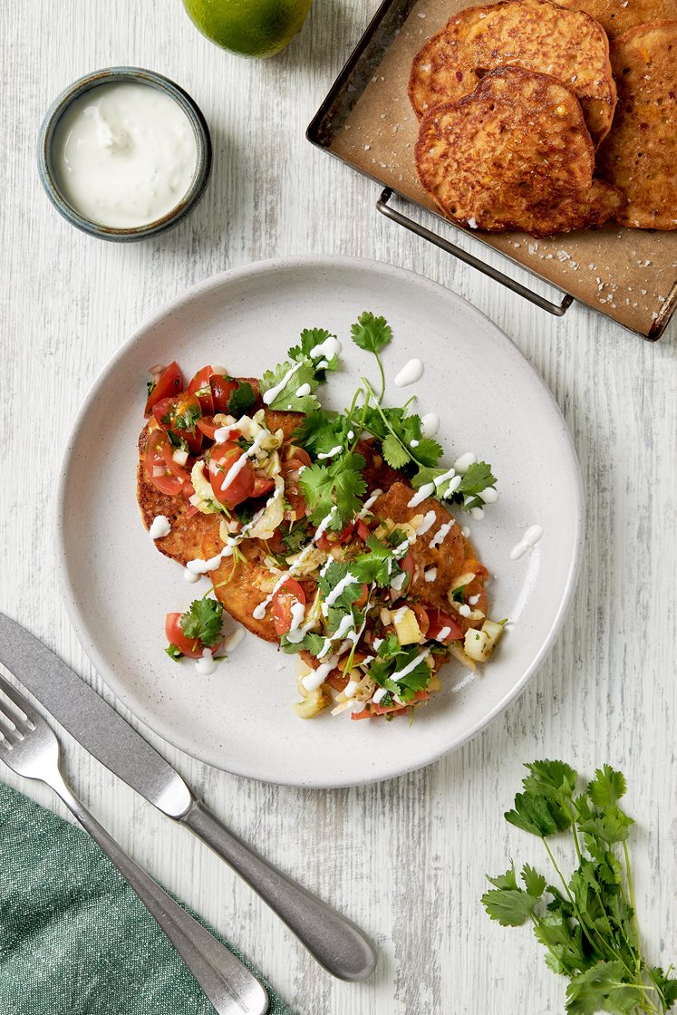 Sydamerikanska majsplättar med tomatsalsa och limeyoghurt 