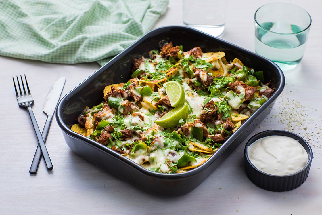 Nachos med svinekjake, mozzarella og koriander