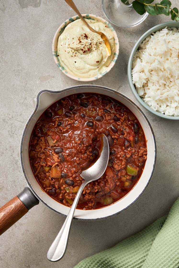 Nötfärschili med chipotle, avokadodipp och ris
