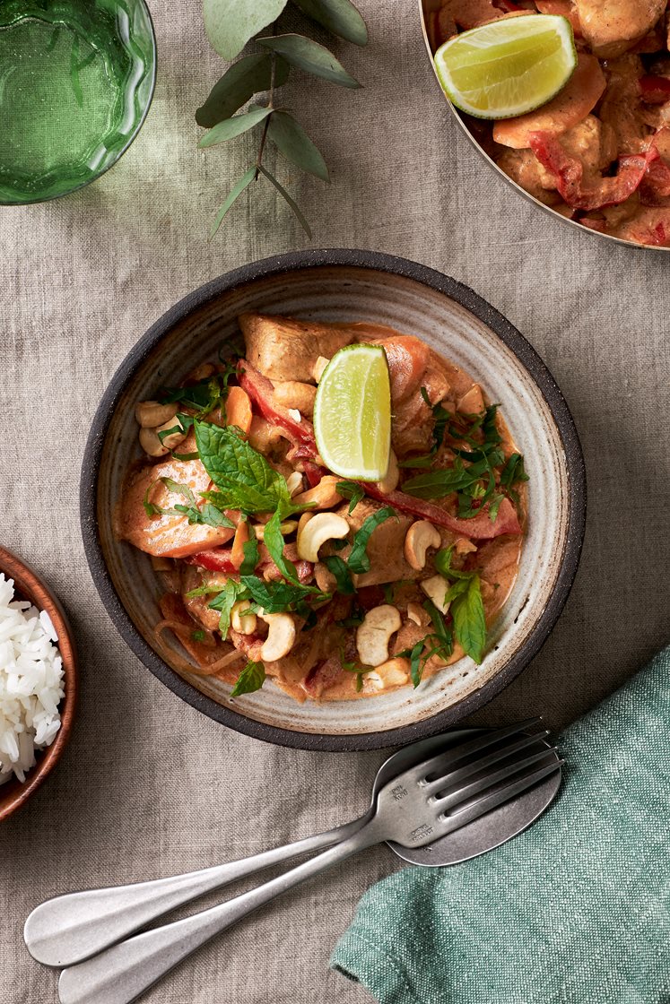 Chicken tikka balti med lime, cashewnötter och mynta