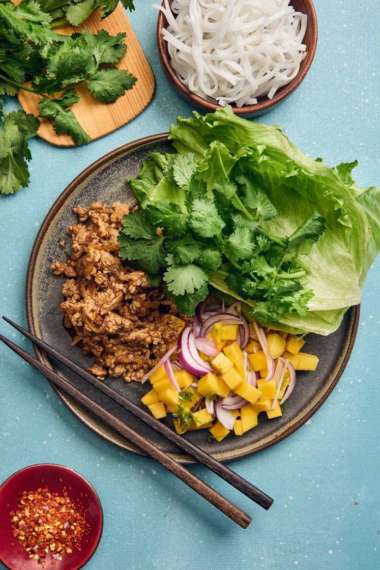 Bulgogistekt kalkonfärs med nudlar och mangosallad