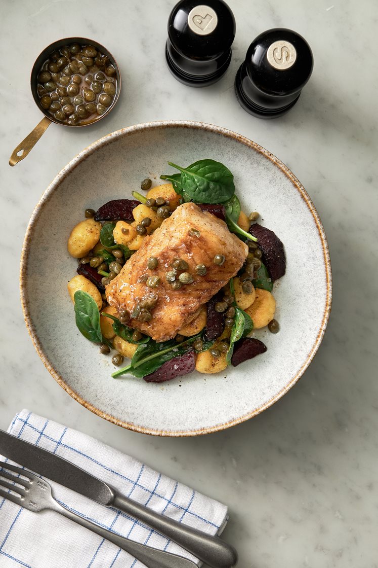Kolja meunière med balsamicorostade rödbetor, gnocchi och brynt kaprissmör