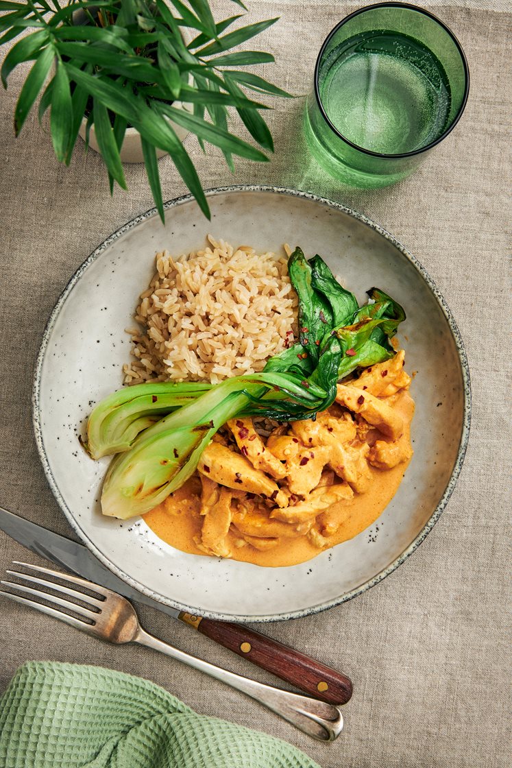 Kycklinggryta med garam masala, fullkornsris och pak choy