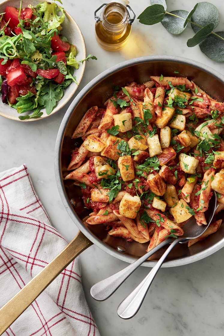 Pasta pomodoro med knaprig pannoumi