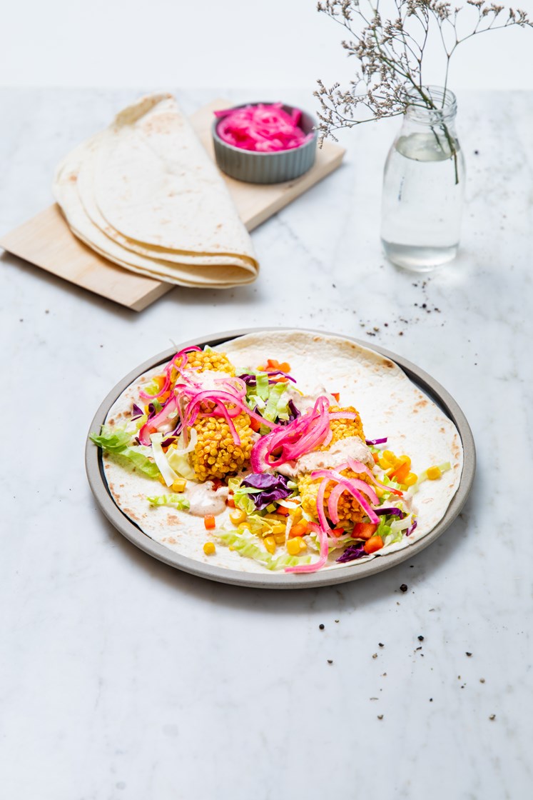 Tempurafisk i wrap med maissalsa og tacodressing