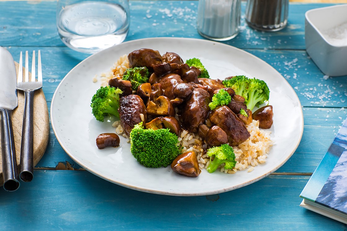 Kjøttboller med aromasoppsaus, fullkornsris og brokkoli