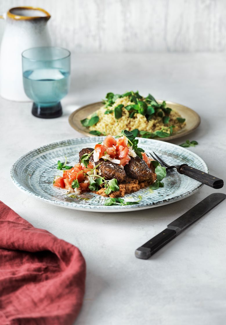 Orientaliska järpar med aubergine och färsk oregano