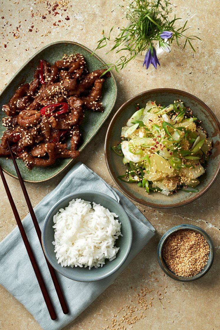 Mongolian pork med sesamfrö, ingefära och pomelosallad