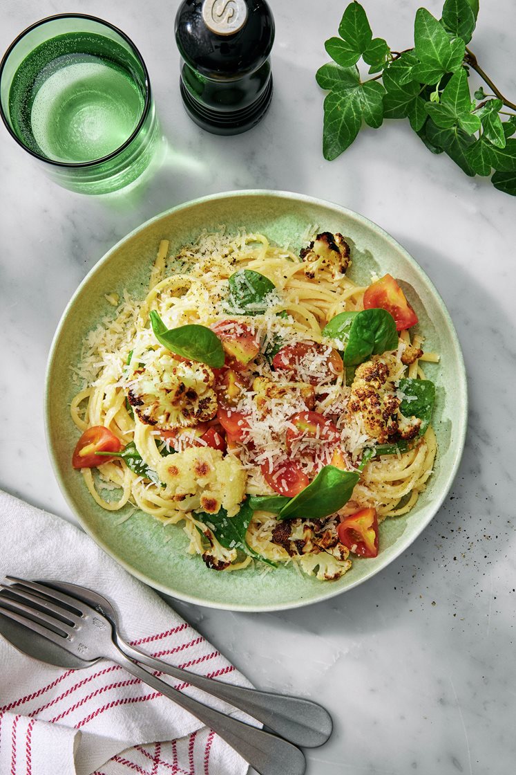Citronlinguine med rostad blomkål, spenat och formaggio