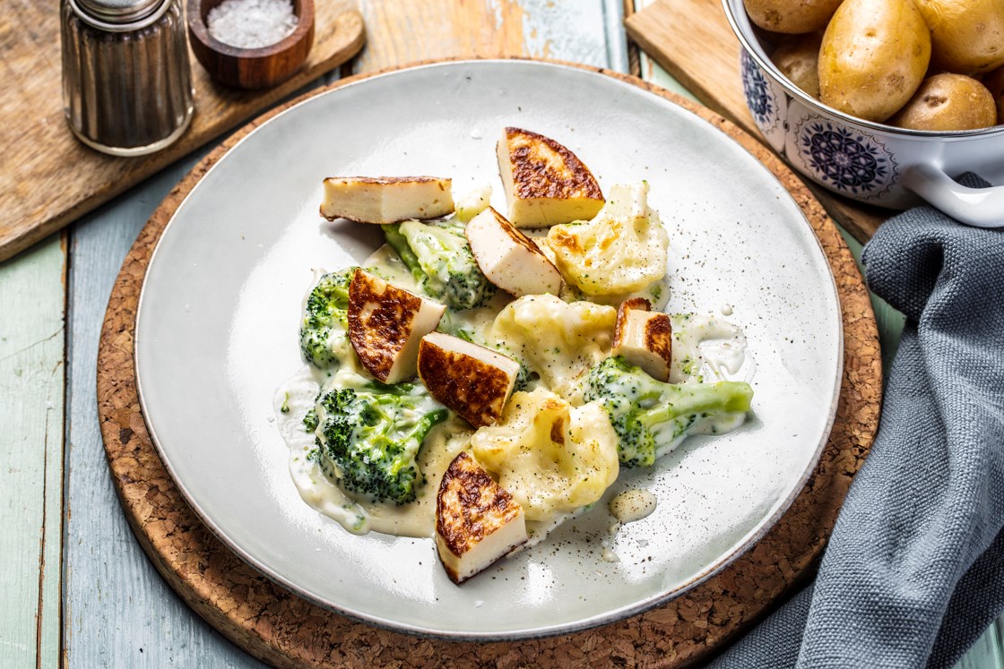 Fiskepudding med hvitvinsaus og blomkål