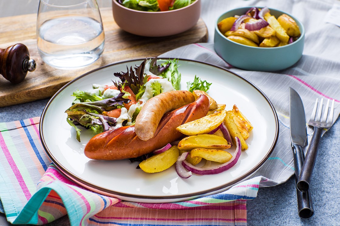 Gresk pølse med ovnsbakt potet og salat