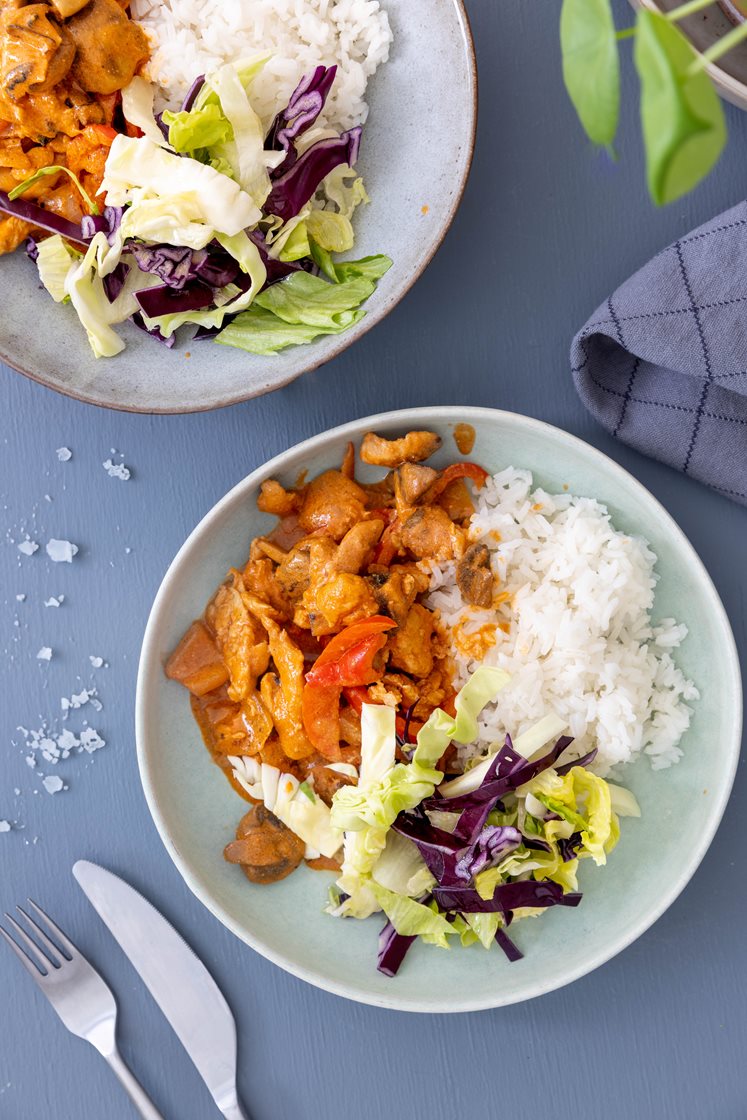 Kylling stroganoff i kremet tomatsaus med sjampinjong og ris