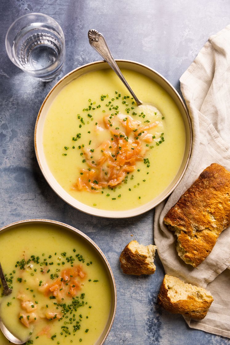 Kartoffelporresuppe med røget laks