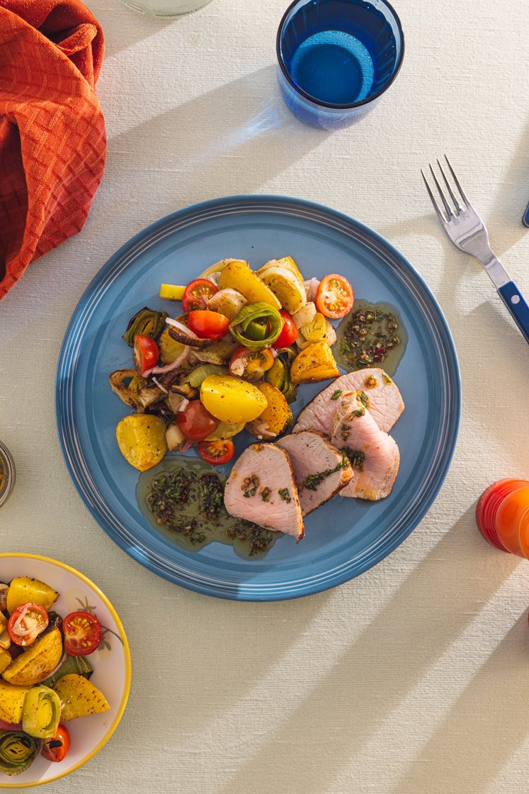 Svinemørbrad med bagt kartoffel/porre-salat og balsamico-chimichurri