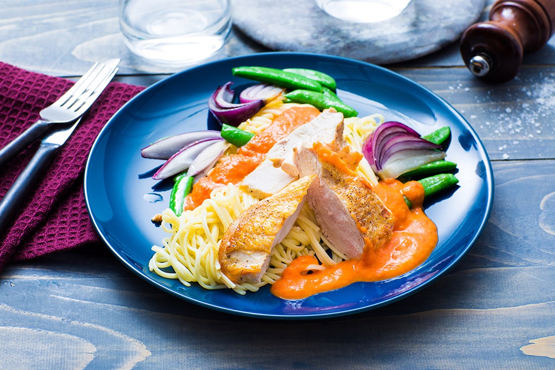 Kyllingbryst med paprikasaus og linguine 