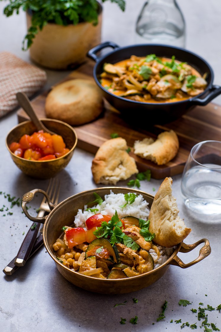 Butter Chicken med basmatiris, hvitløksbrød og hjemmelaget nektarinchutney