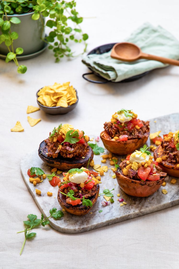 Bagte søde kartofler med frijoles og pico de gallo