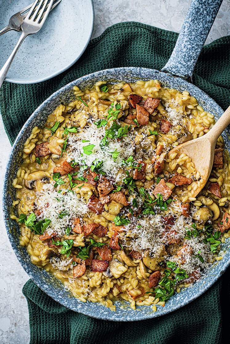 Svamprisotto med kalkonbacon, parmesan och ruccola