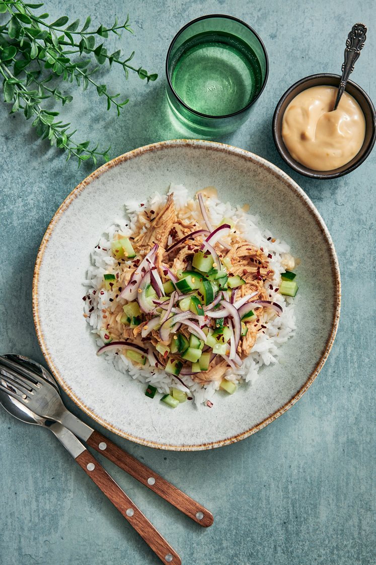 Bang bang ponzu chicken med sesamdressad gurka och sojamajonnäs