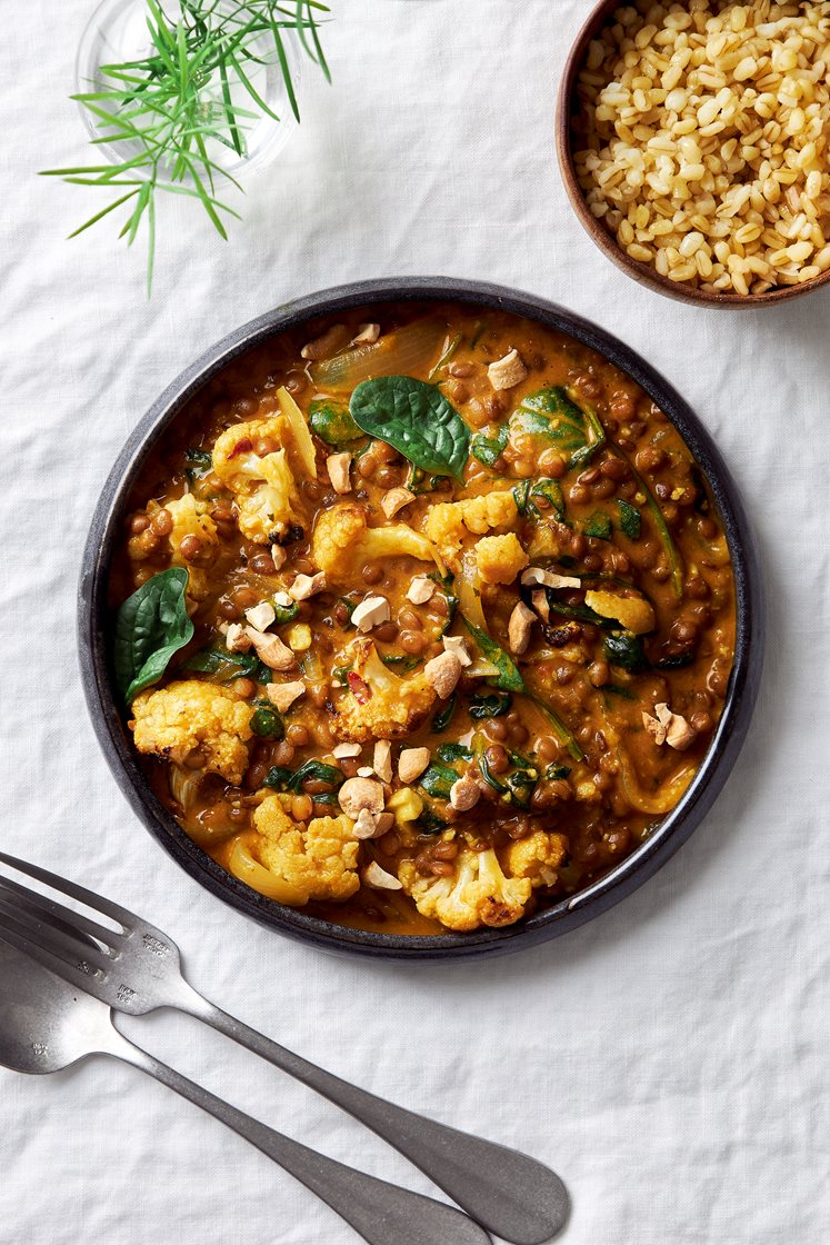 Cashewnötscurry med röda linser, kokosmjölk och rostad blomkål