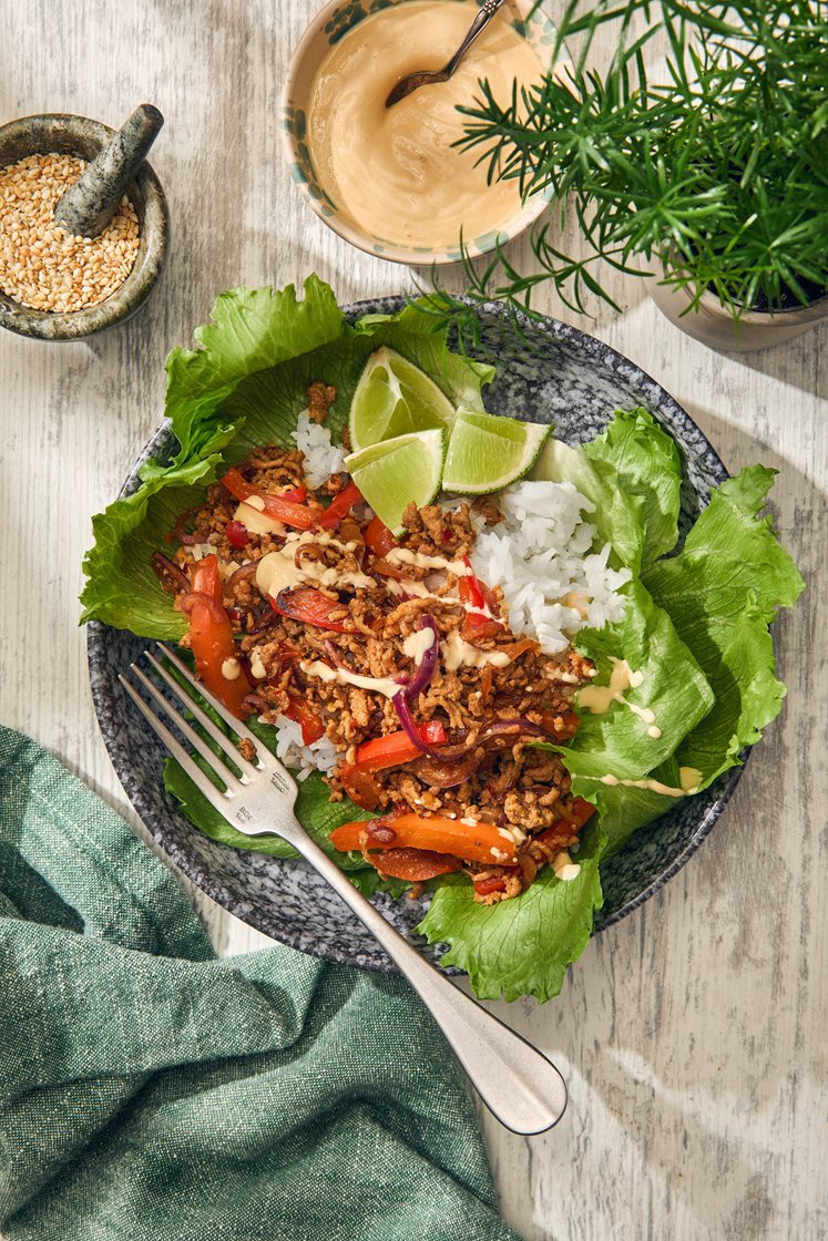 Larb med fläskfärs, sallad och sojayoghurt 