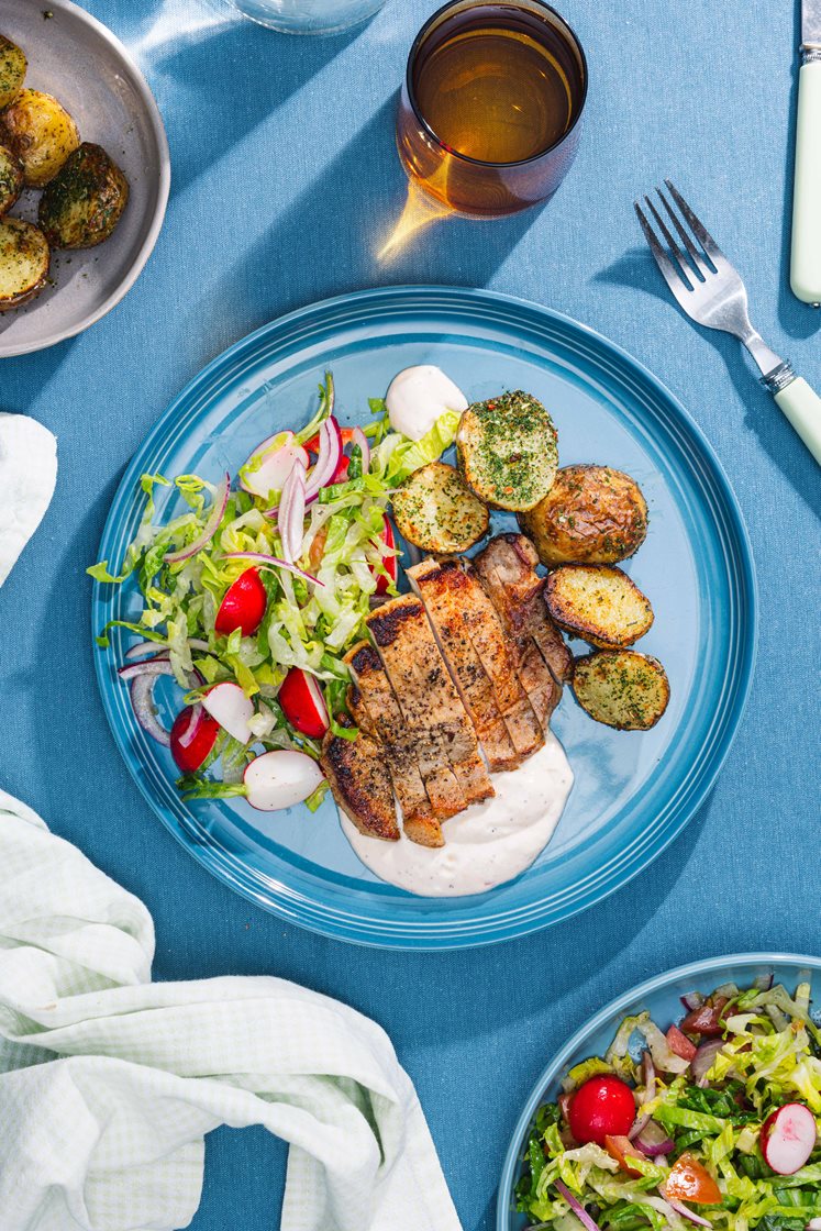 Stekt svinekam med urtestekte poteter og mild chilisaus