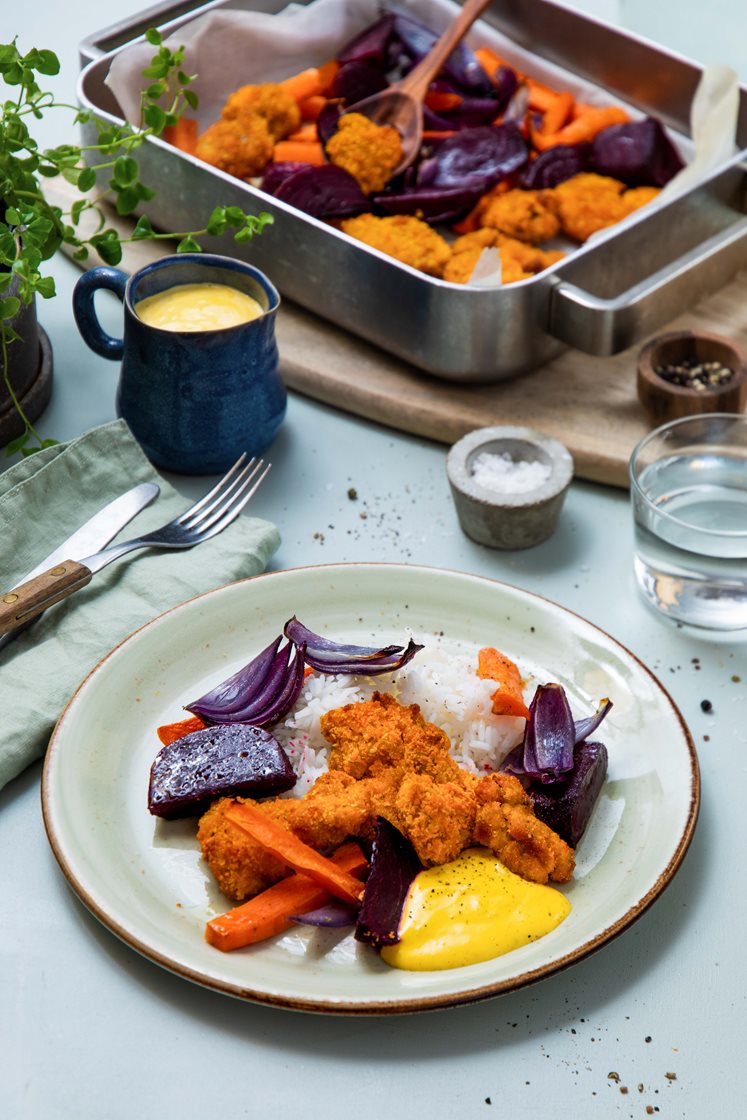 Crispy kylling med ovnsbakte rødbeter, basmatiris og bearnéssaus