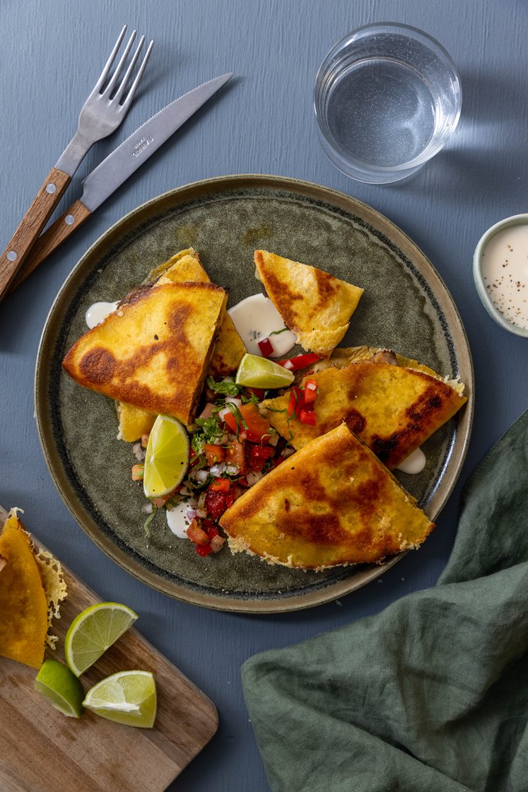 Pulled chicken quesadillas med frisk salsa