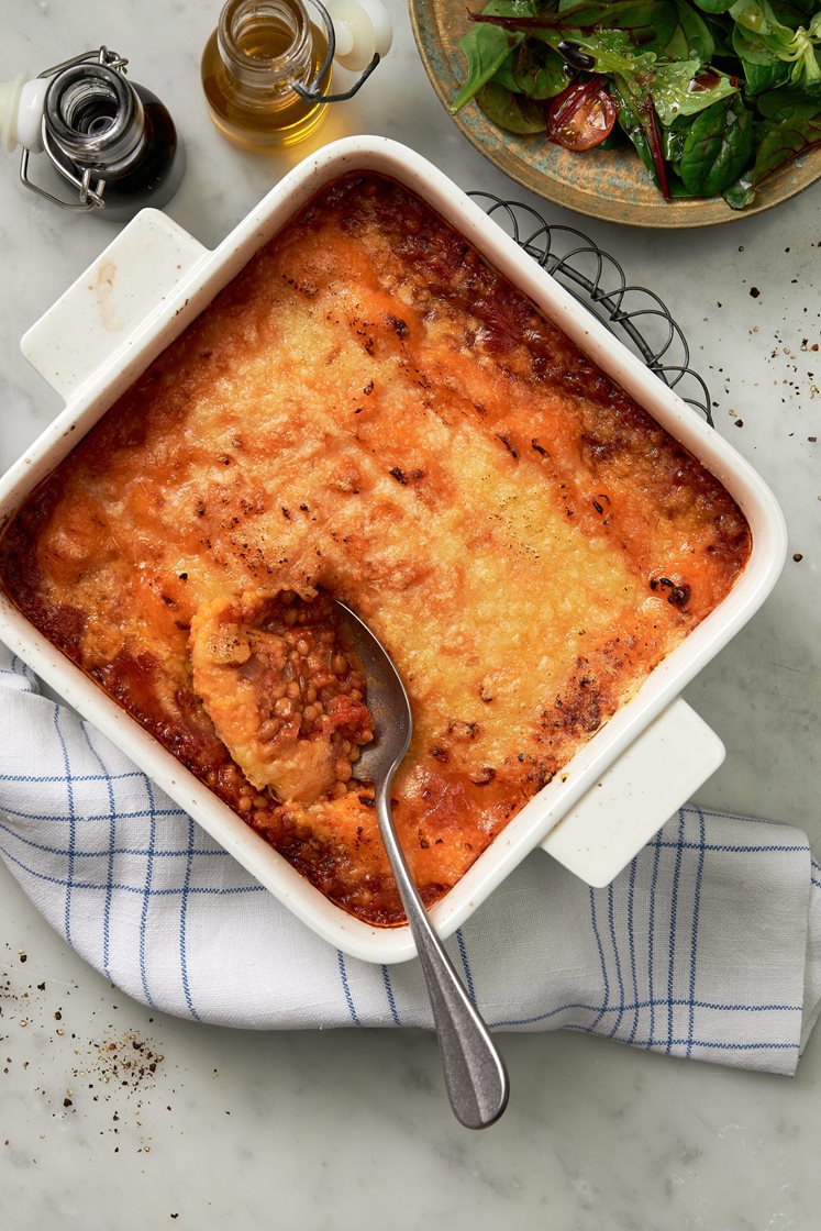 Vegetarisk shepherd's pie med cheddar- och sötpotatistäcke