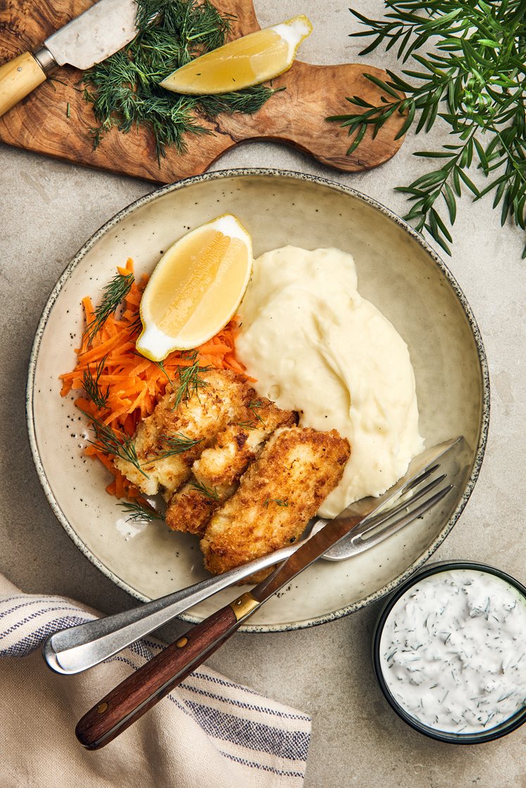 Stekta fiskpanetter med parmesan, potatismos och dillsås